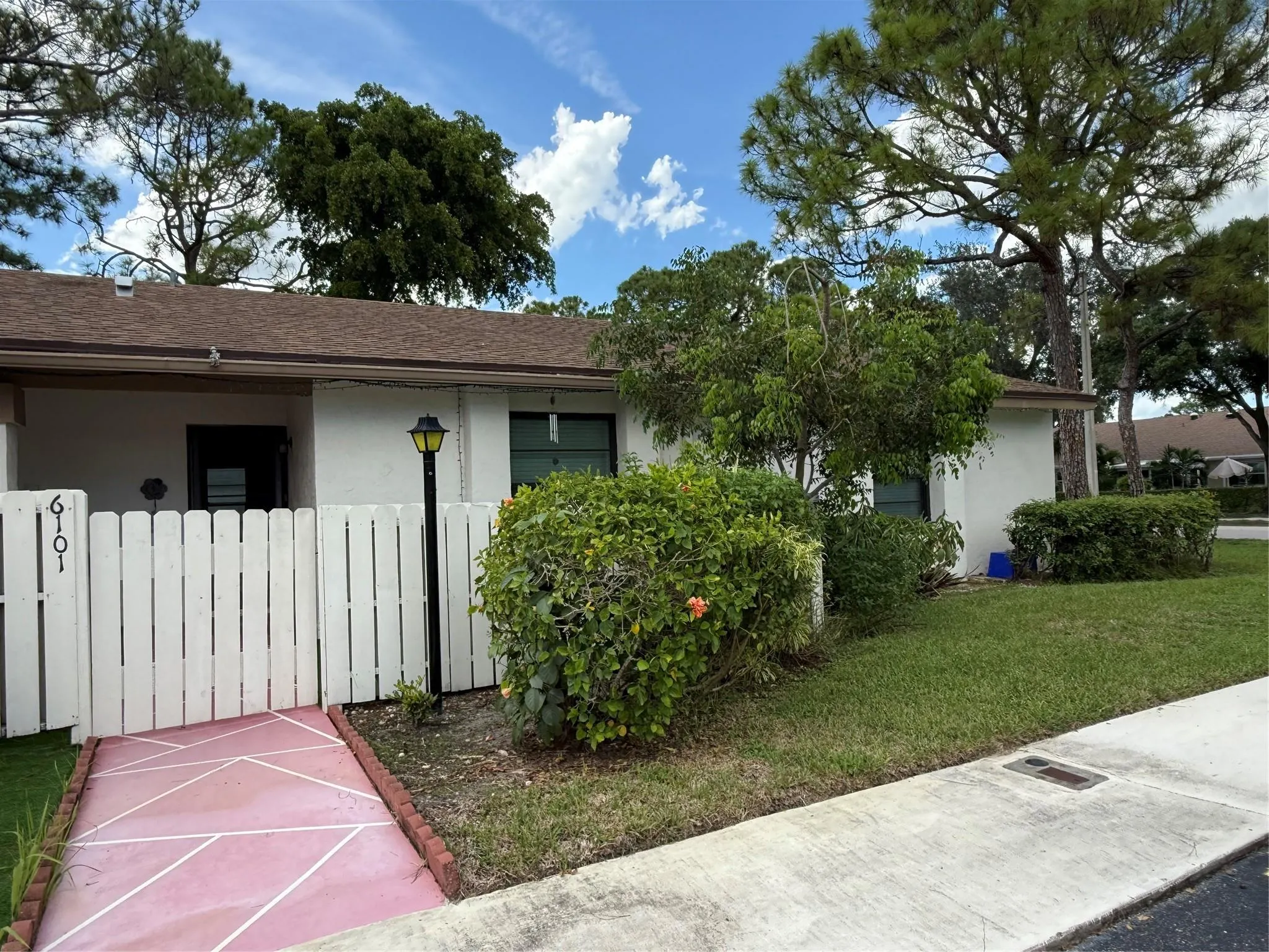 6101 Woodlake Blvd