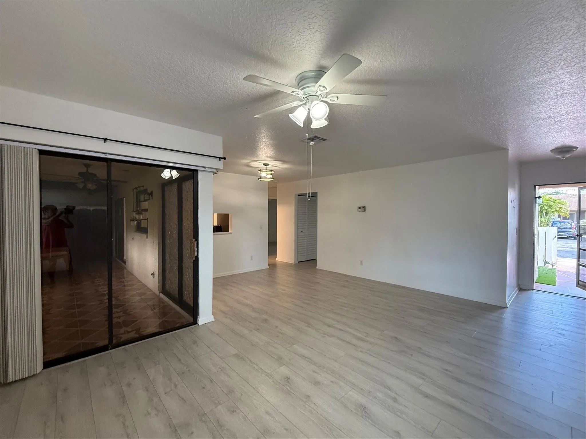 6101 Woodlake Blvd