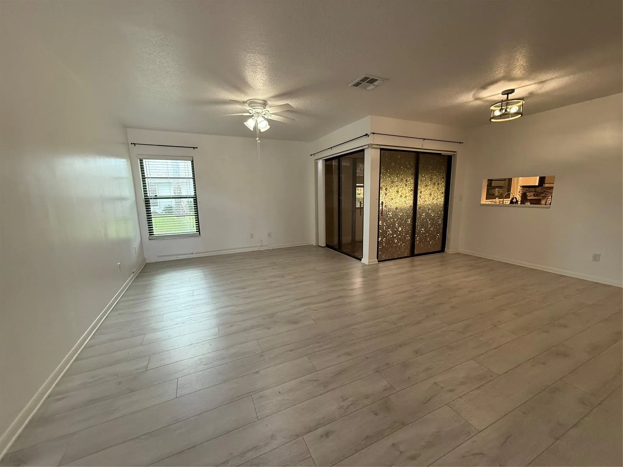 6101 Woodlake Blvd