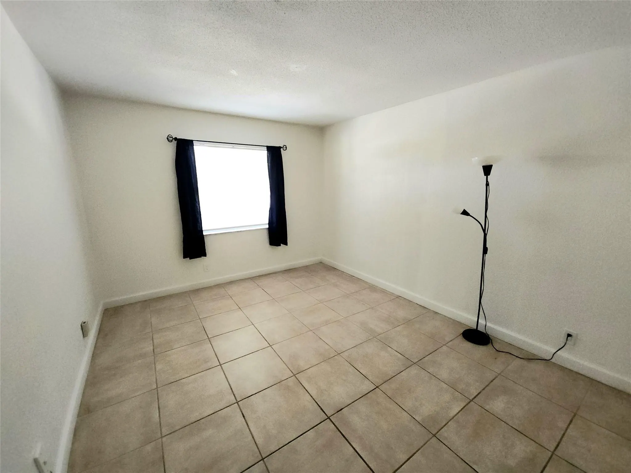 2607 NE 8th Ave, #7