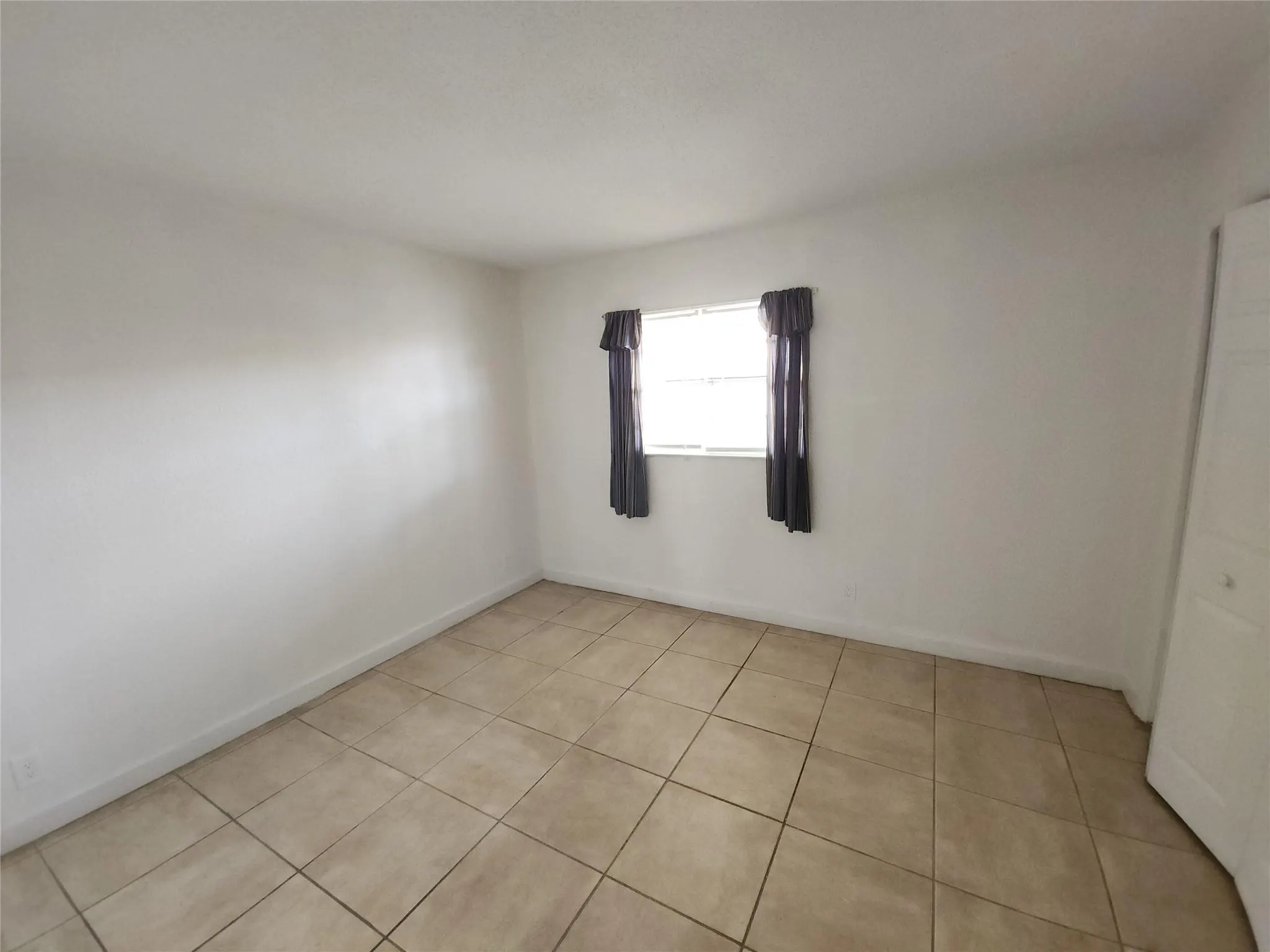 2607 NE 8th Ave, #7
