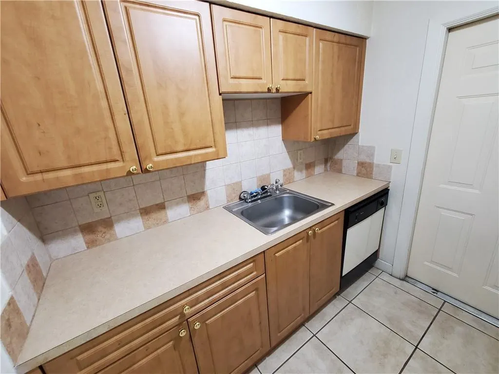 2607 NE 8th Ave, #7