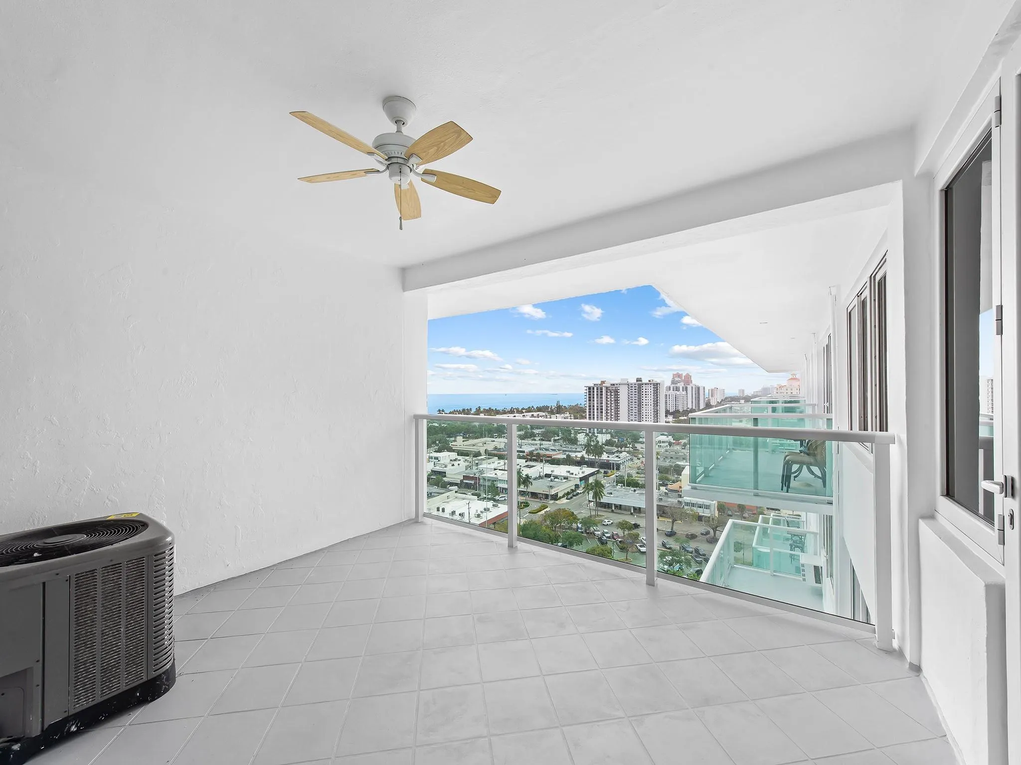 3233 NE 34th St, #1712