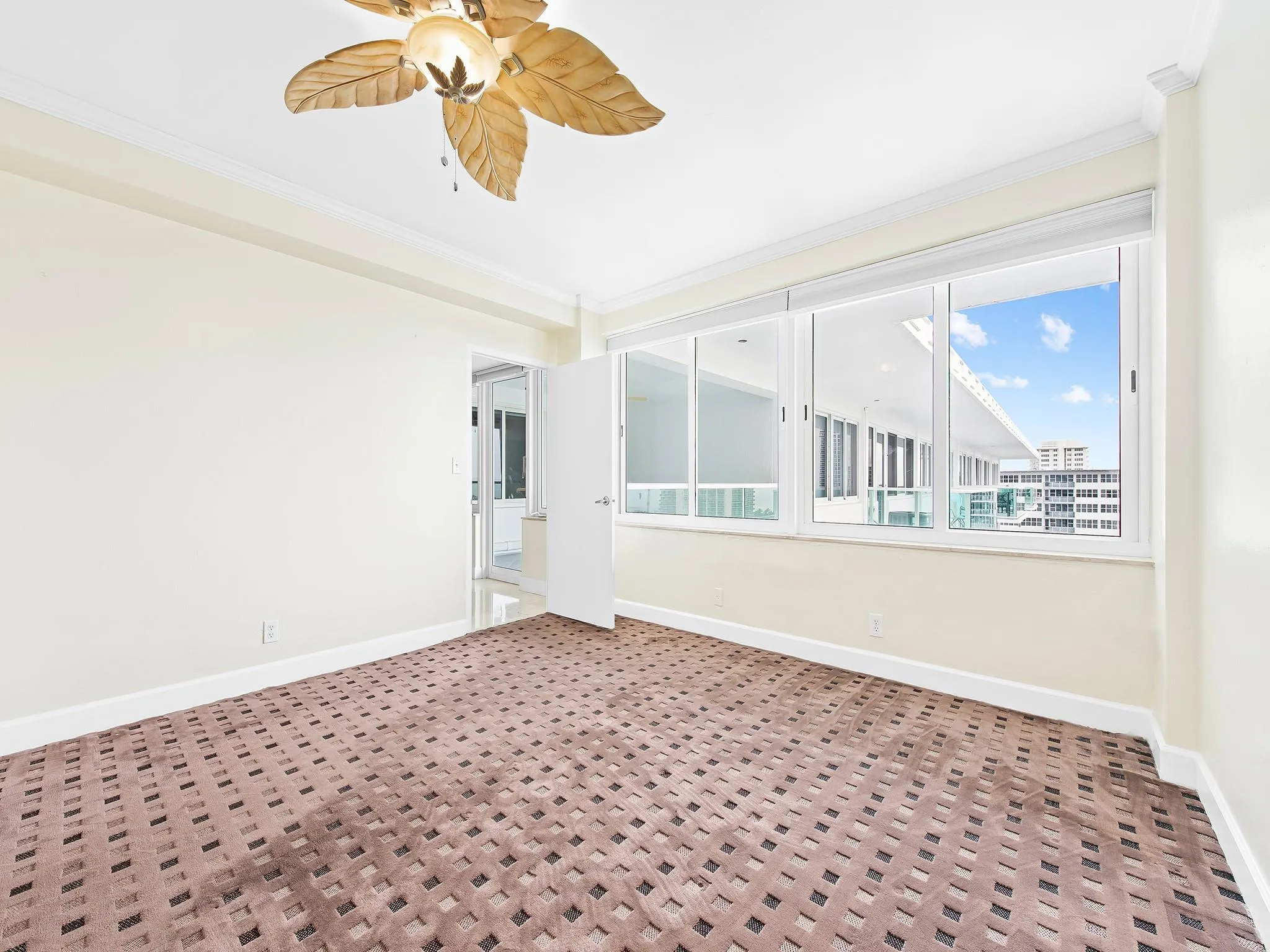 3233 NE 34th St, #1712