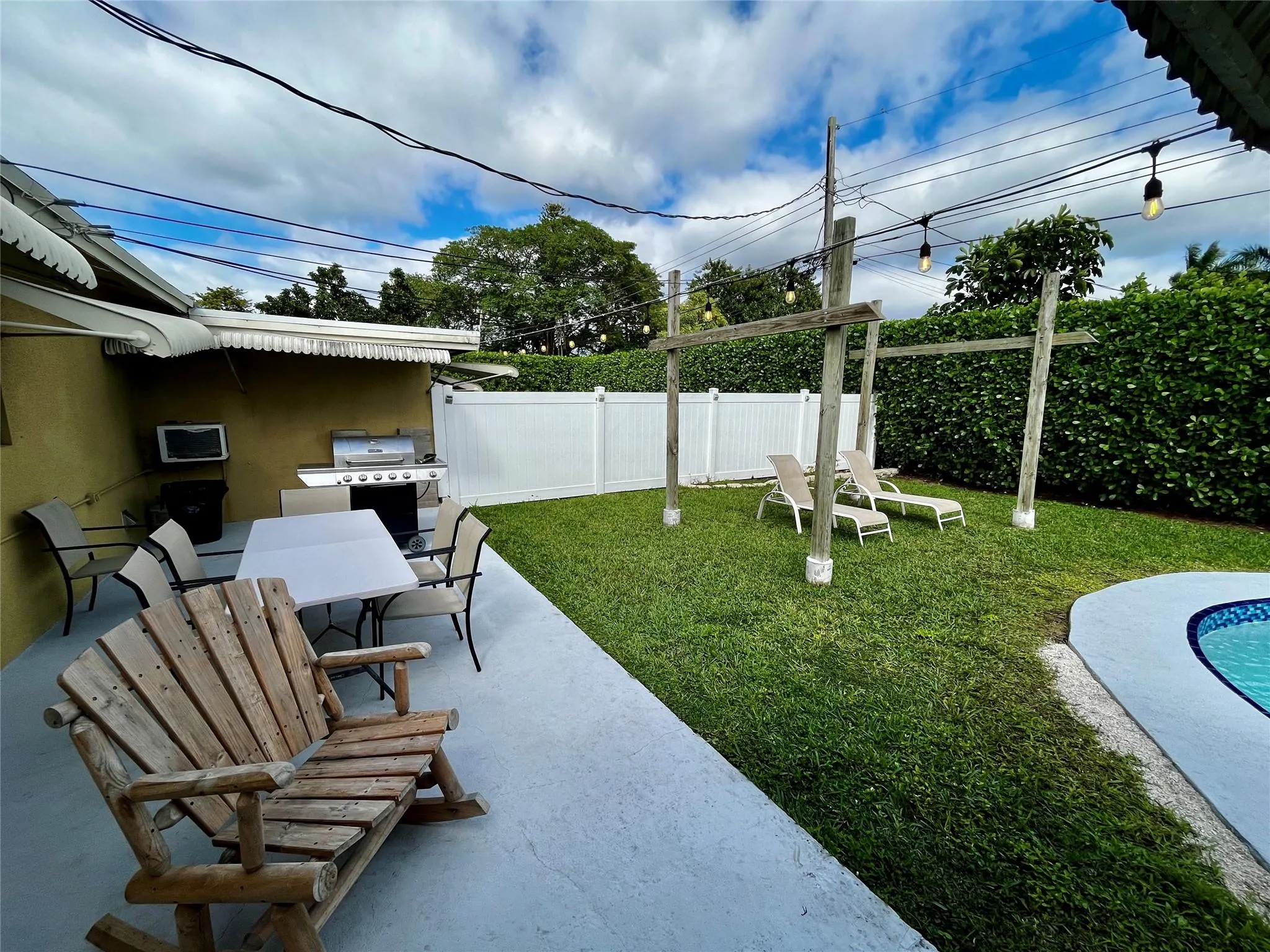 2678-2692 NW 65th Ave