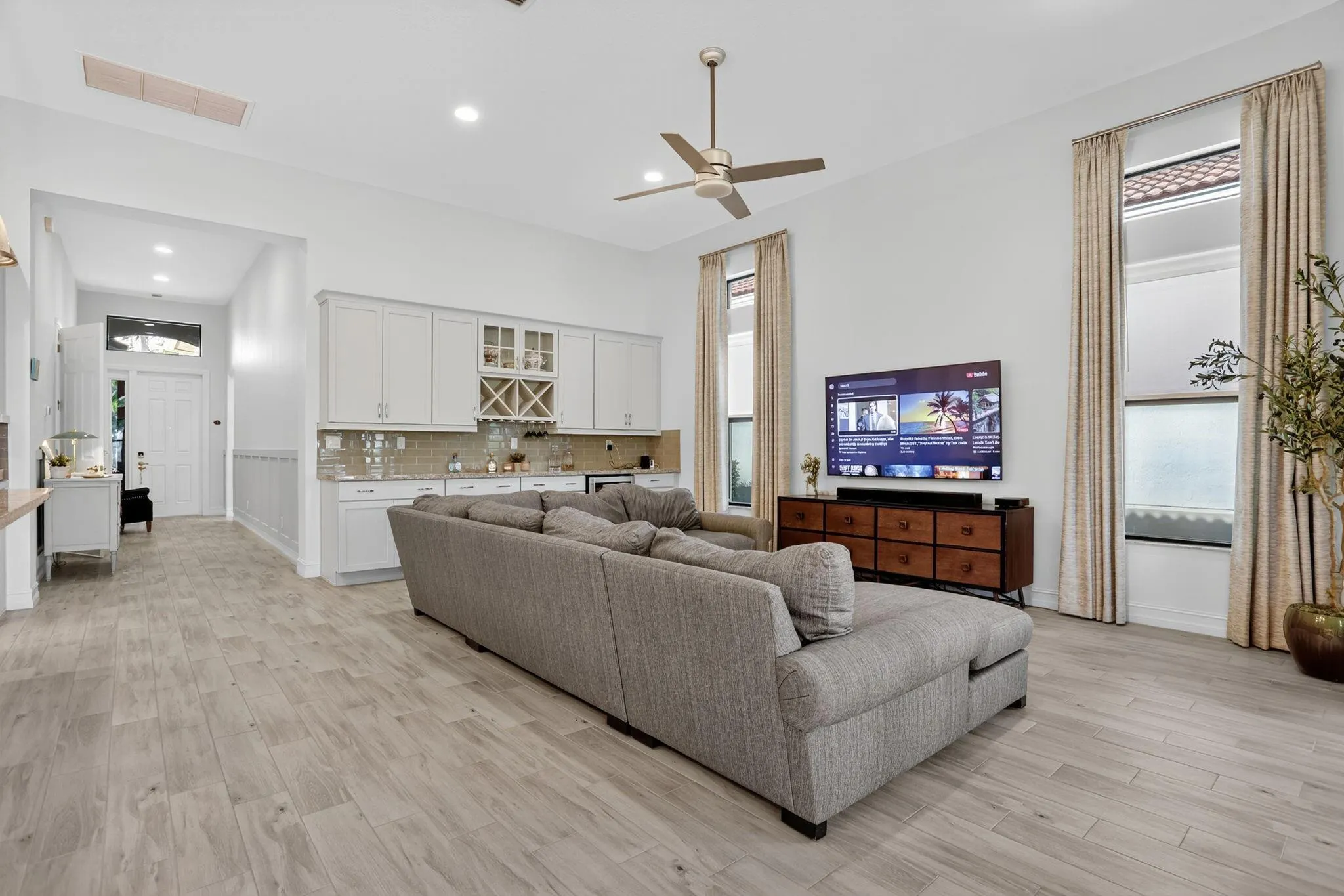 11927 Leon Circle North