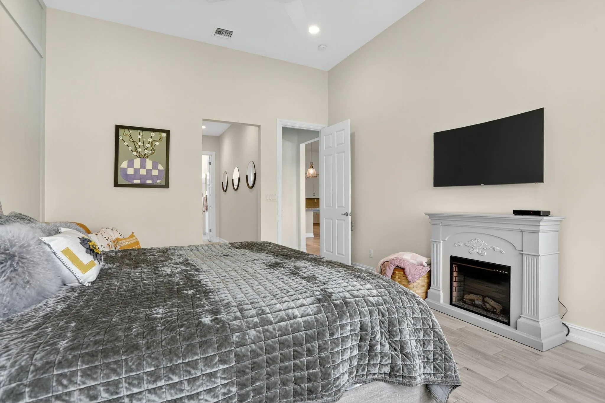 11927 Leon Circle North