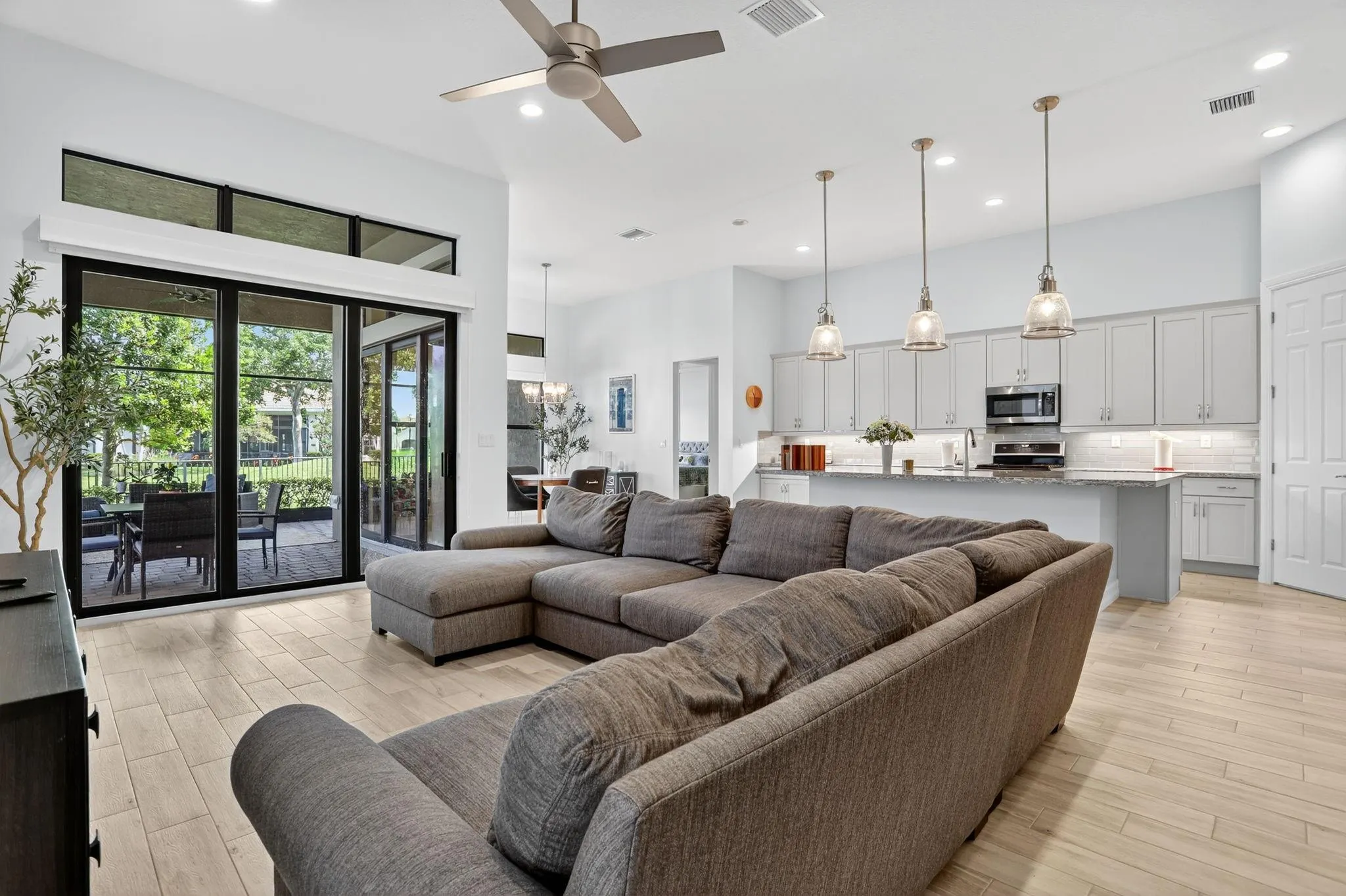 11927 Leon Circle North