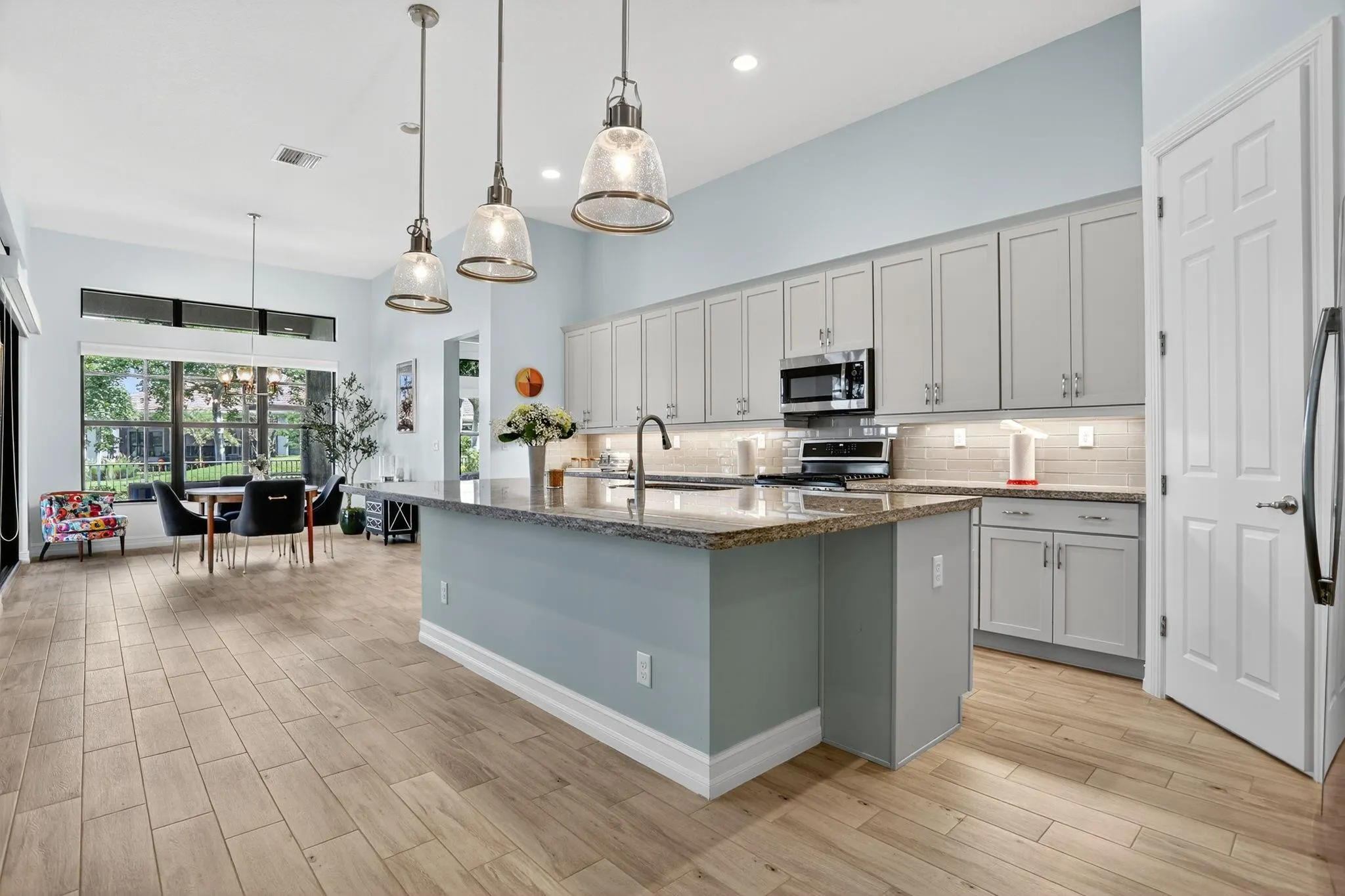 11927 Leon Circle North