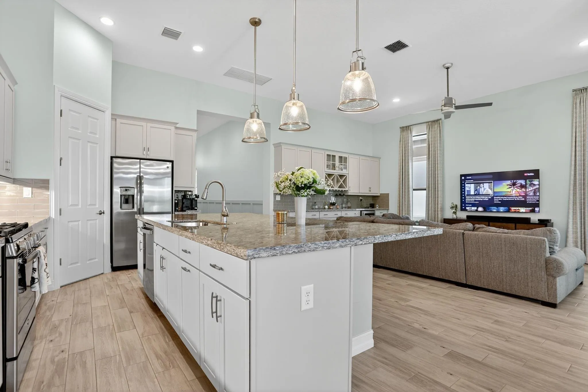 11927 Leon Circle North