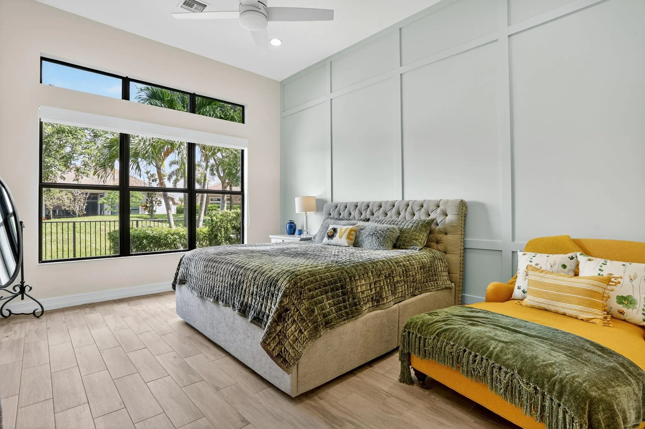 11927 Leon Circle North