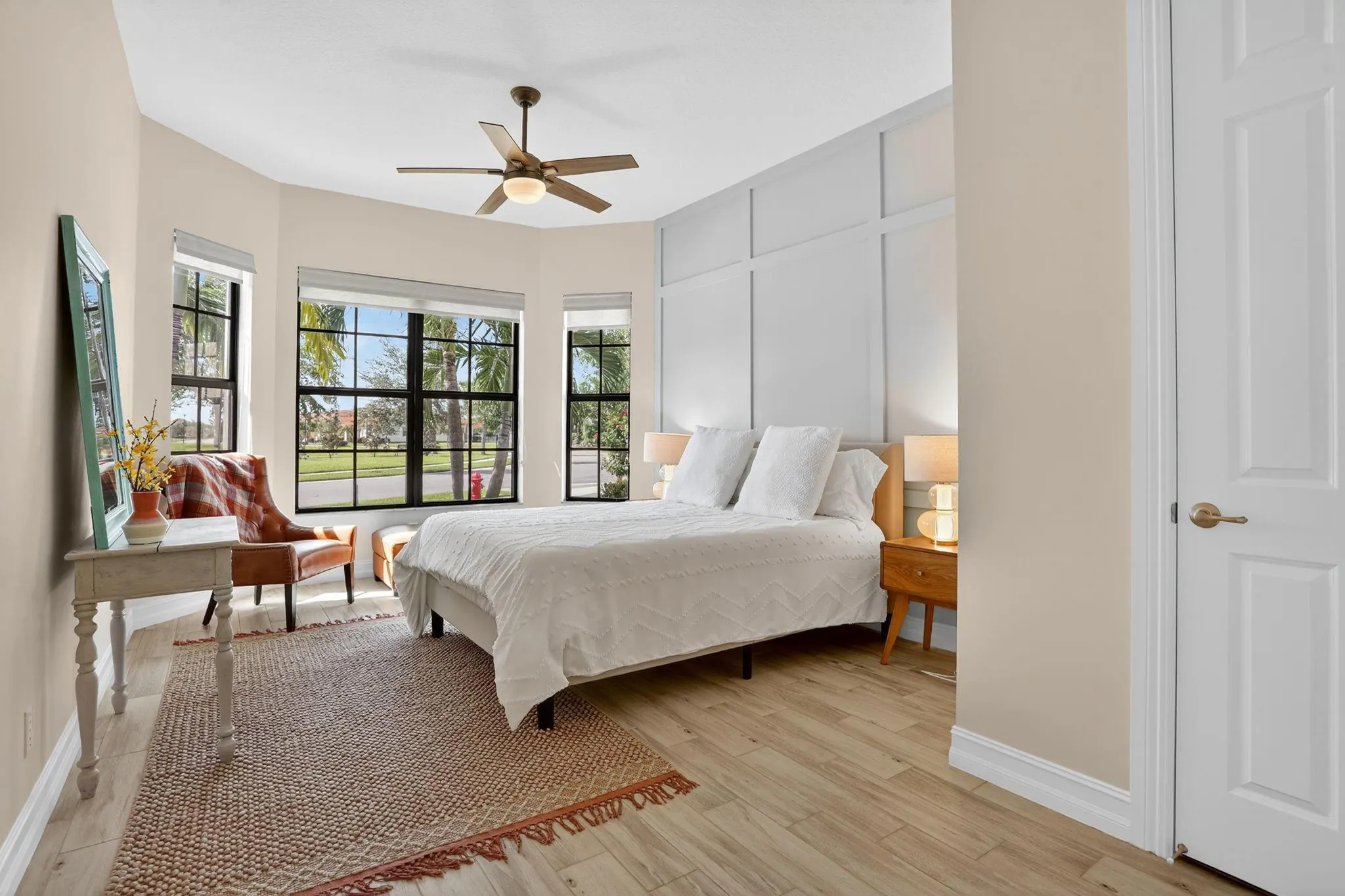 11927 Leon Circle North