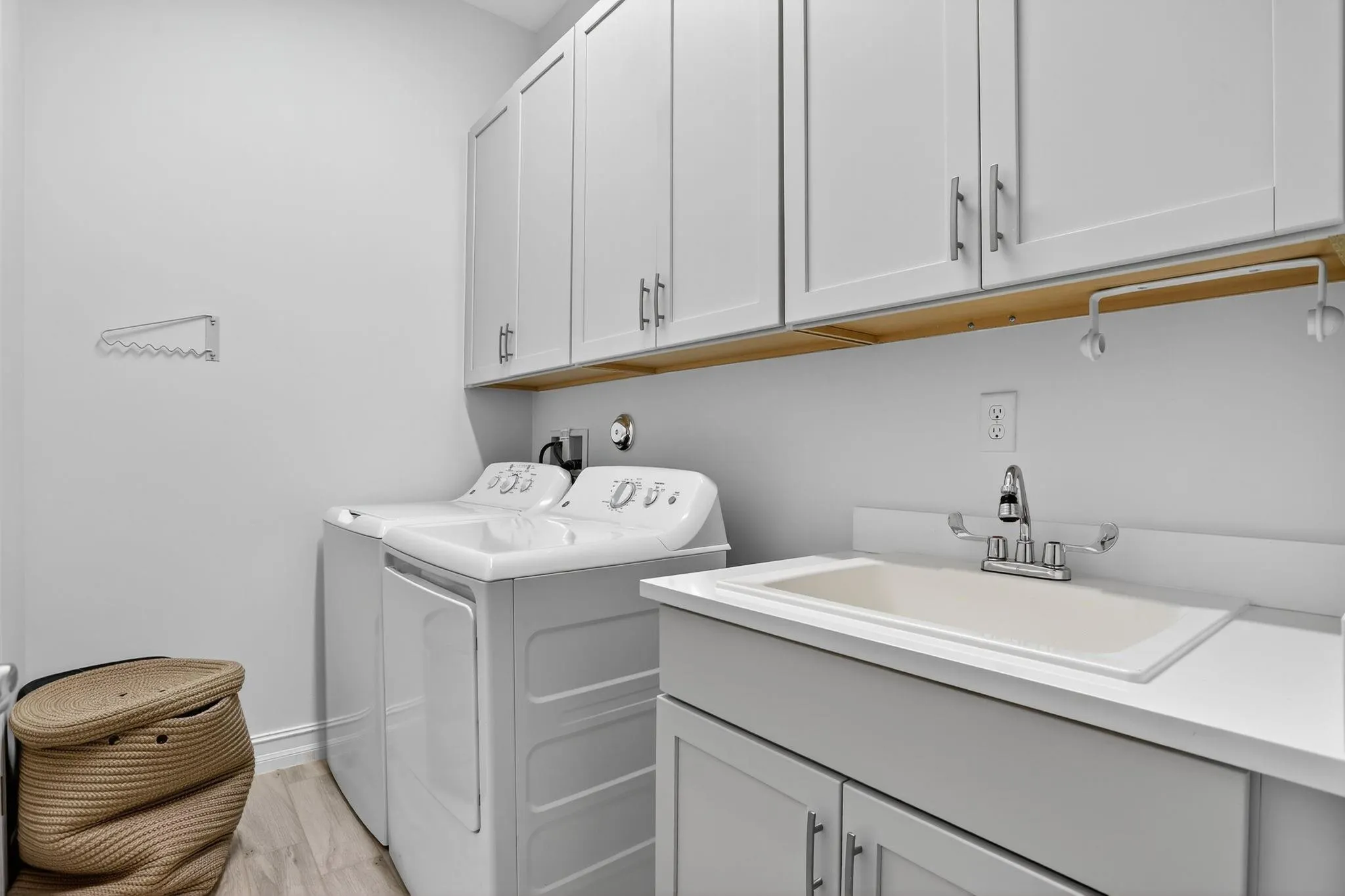 11927 Leon Circle North