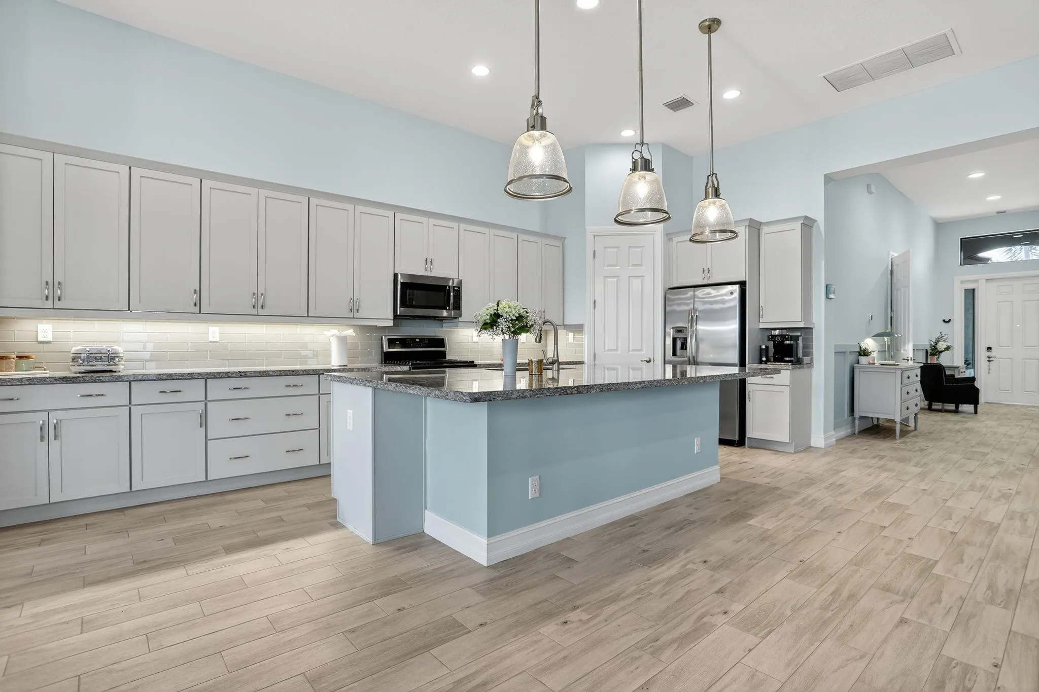 11927 Leon Circle North