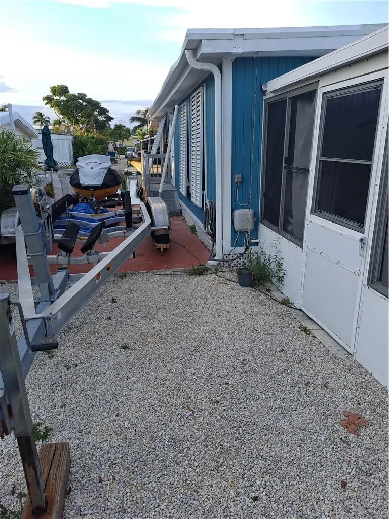 10 Bunting Dr