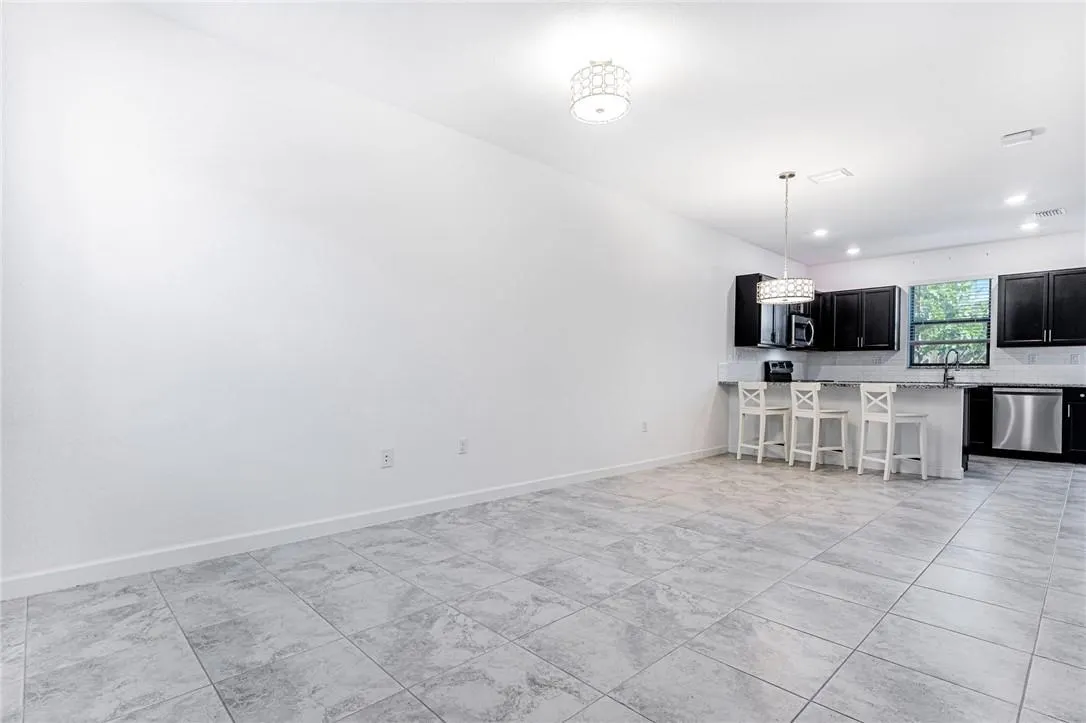 1616 SW 28th St