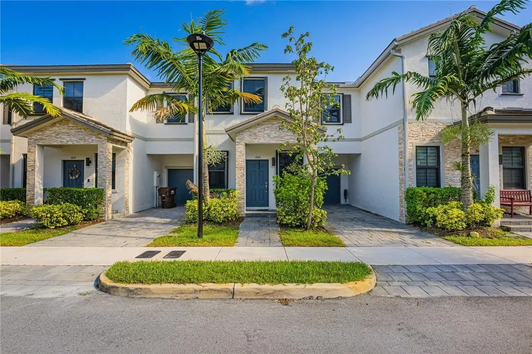 1616 SW 28th St
