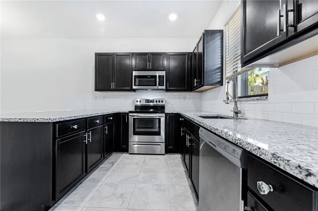 1616 SW 28th St