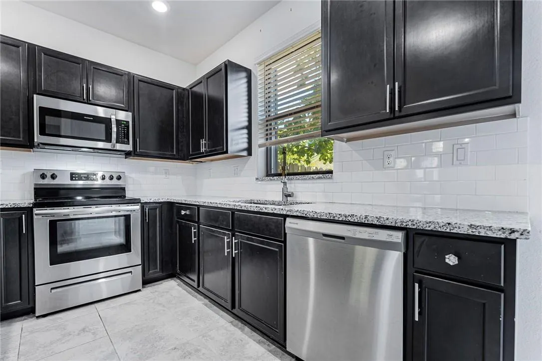 1616 SW 28th St