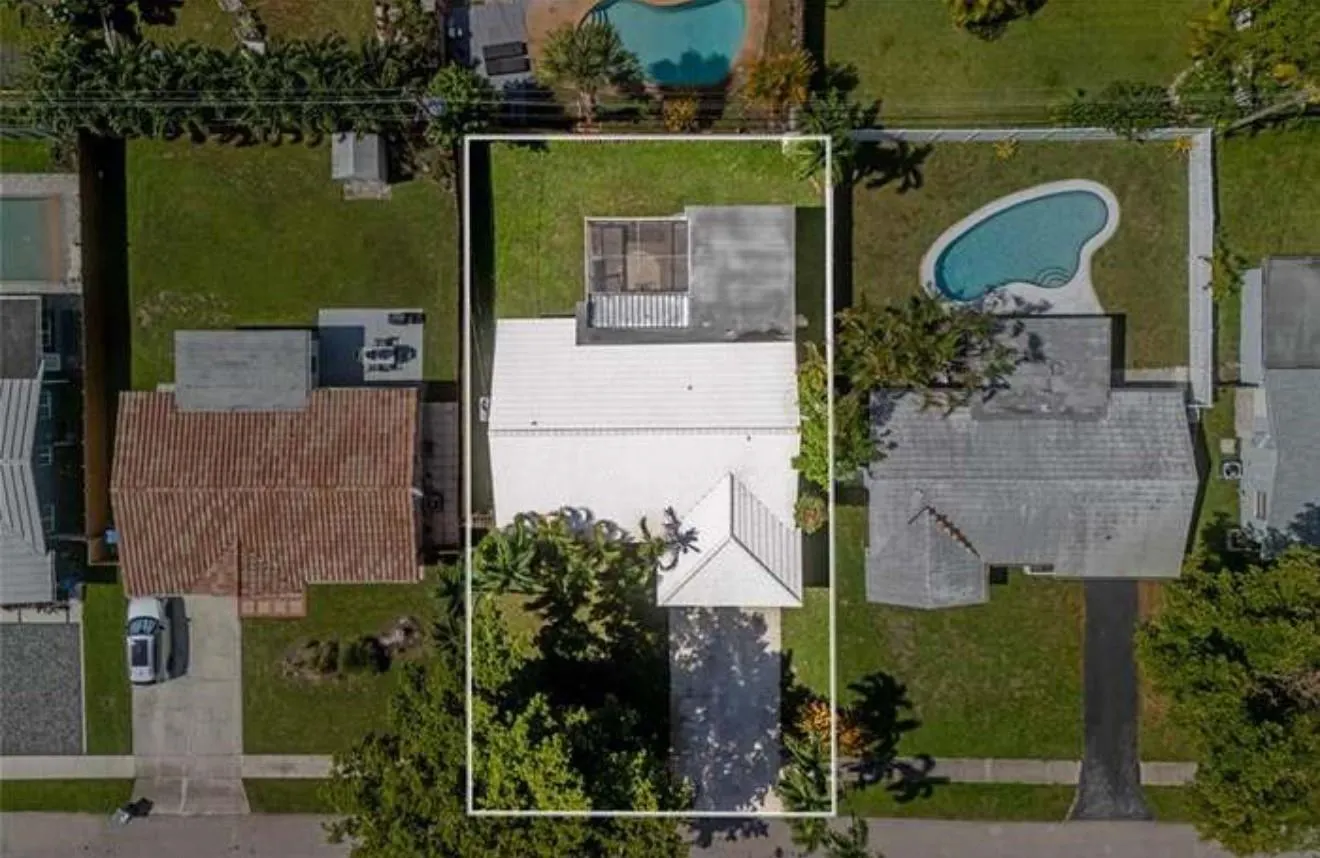 2025 NW 38th St