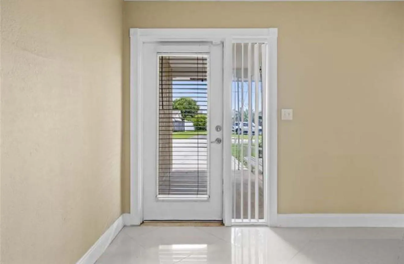 2025 NW 38th St