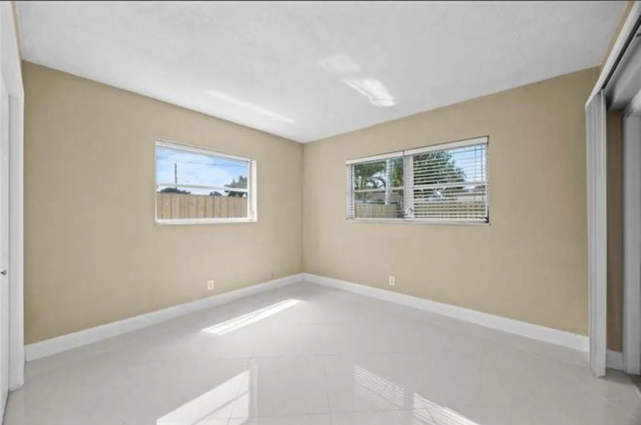 2025 NW 38th St