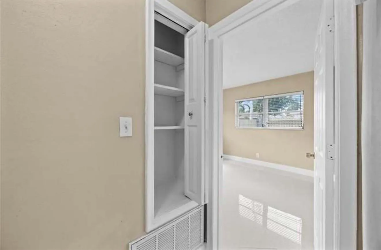 2025 NW 38th St