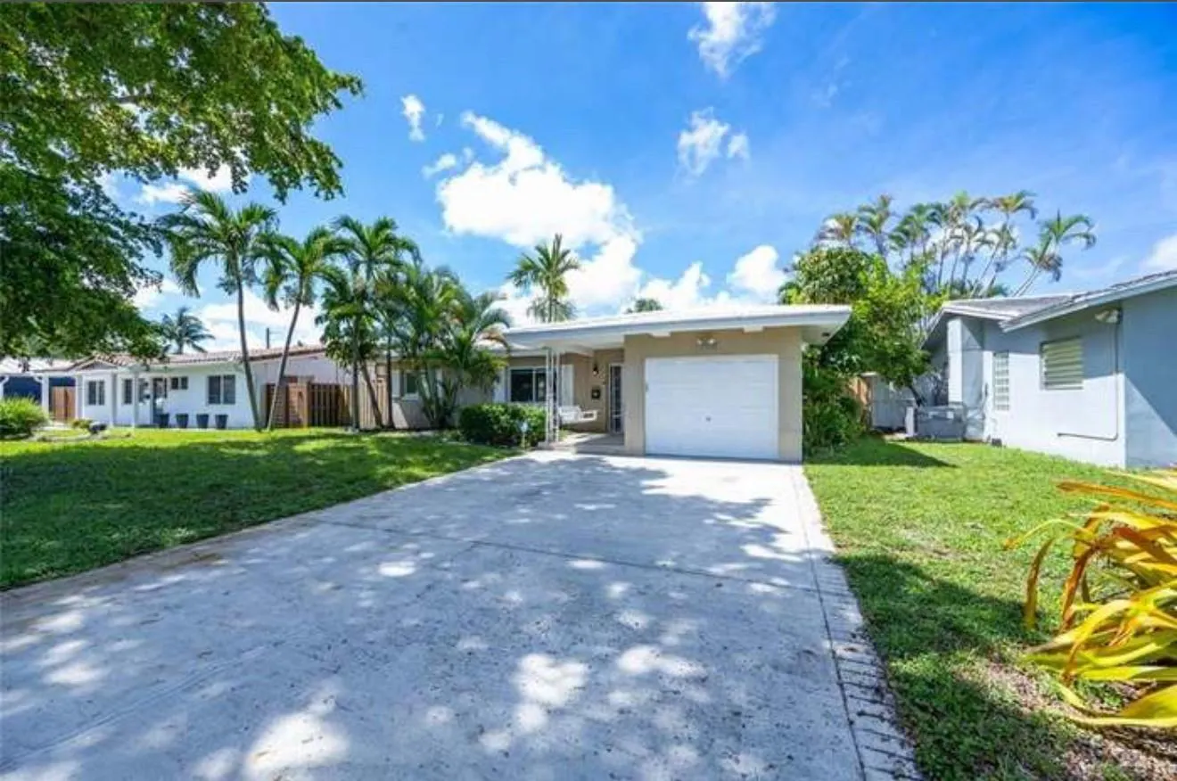 2025 NW 38th St