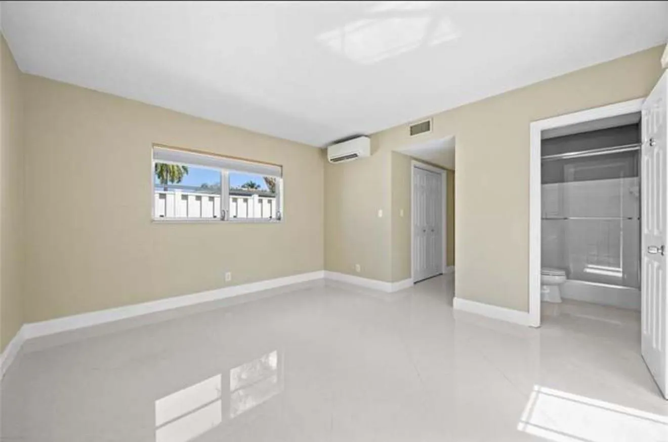 2025 NW 38th St