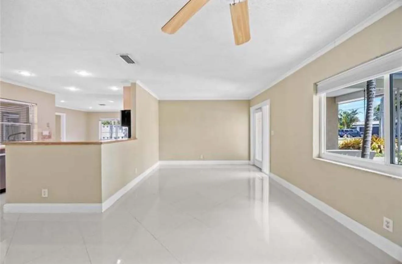 2025 NW 38th St
