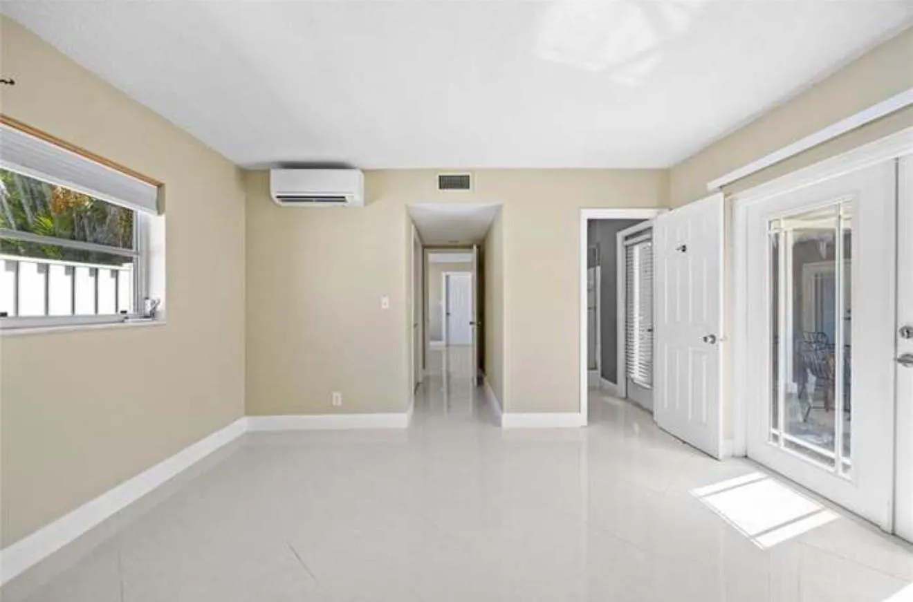 2025 NW 38th St
