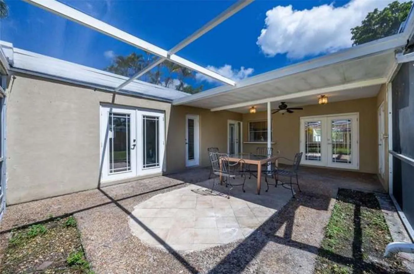 2025 NW 38th St