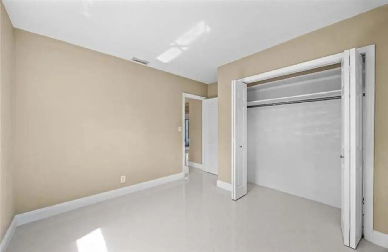 2025 NW 38th St