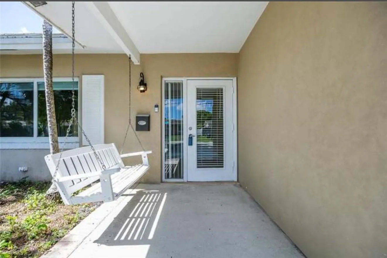 2025 NW 38th St