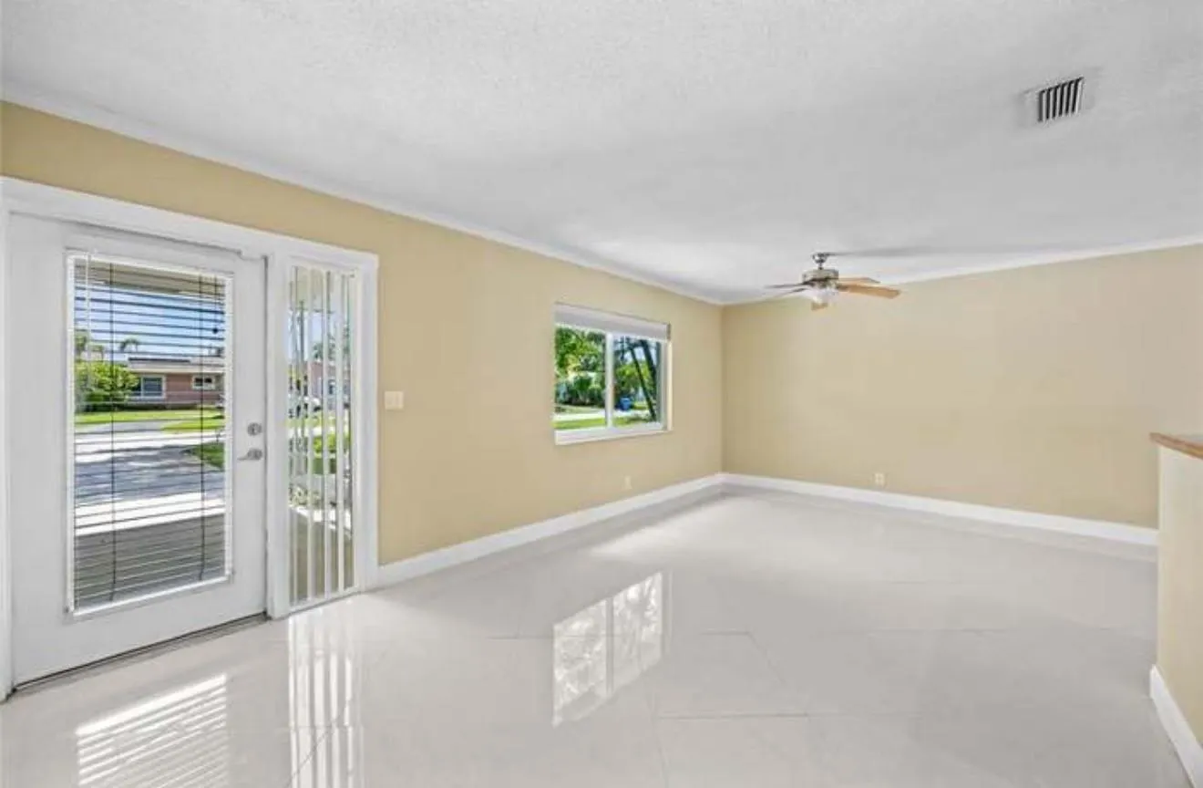 2025 NW 38th St