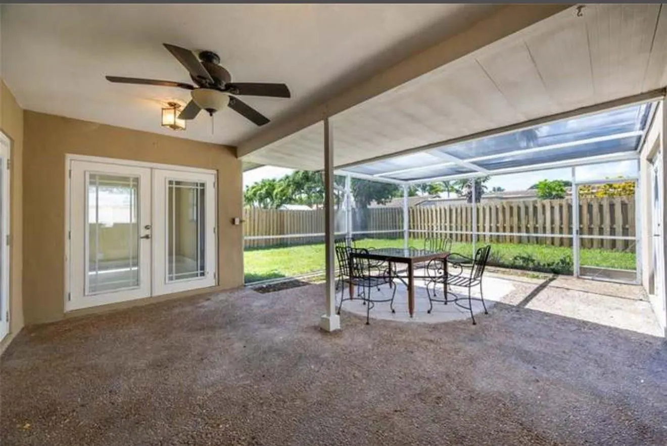 2025 NW 38th St