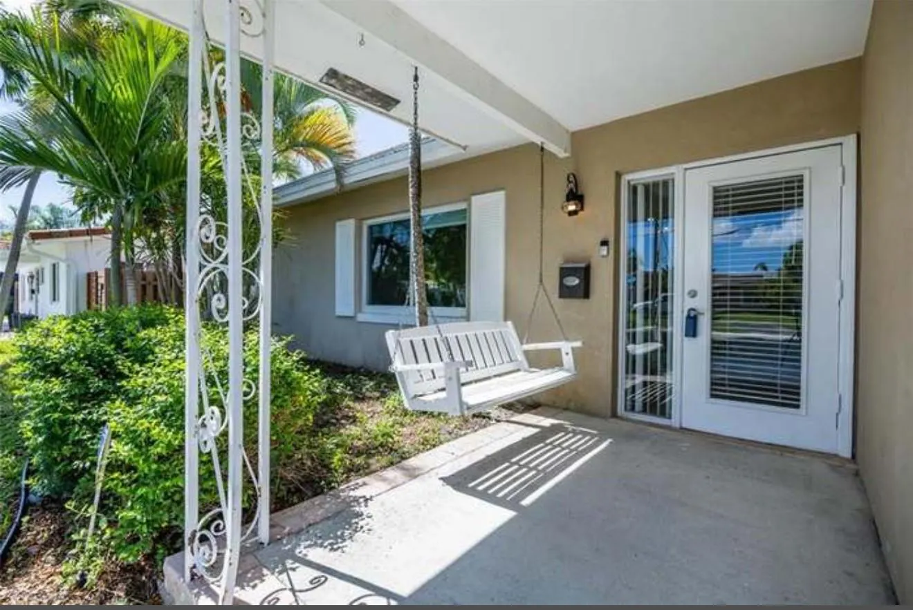 2025 NW 38th St
