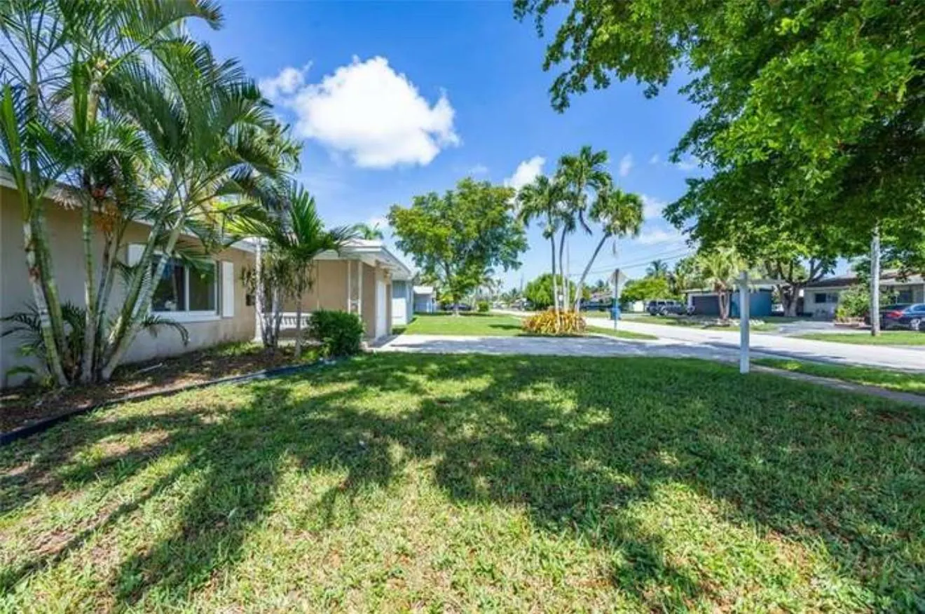 2025 NW 38th St