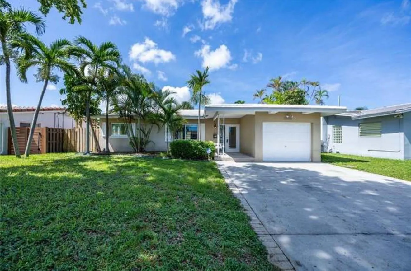2025 NW 38th St