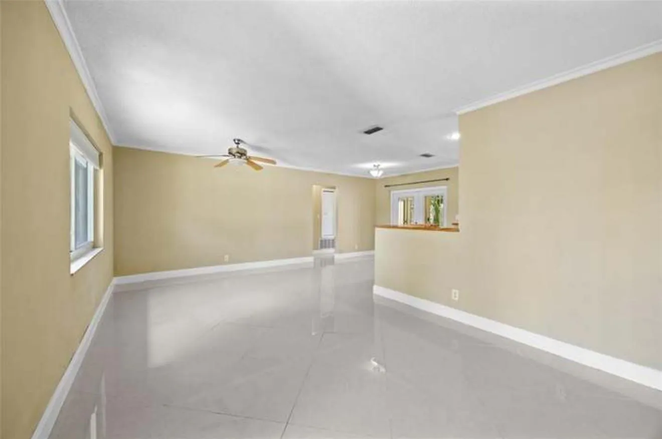 2025 NW 38th St
