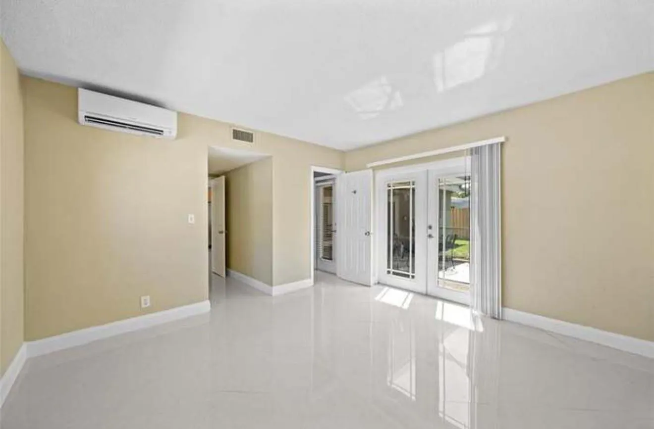 2025 NW 38th St