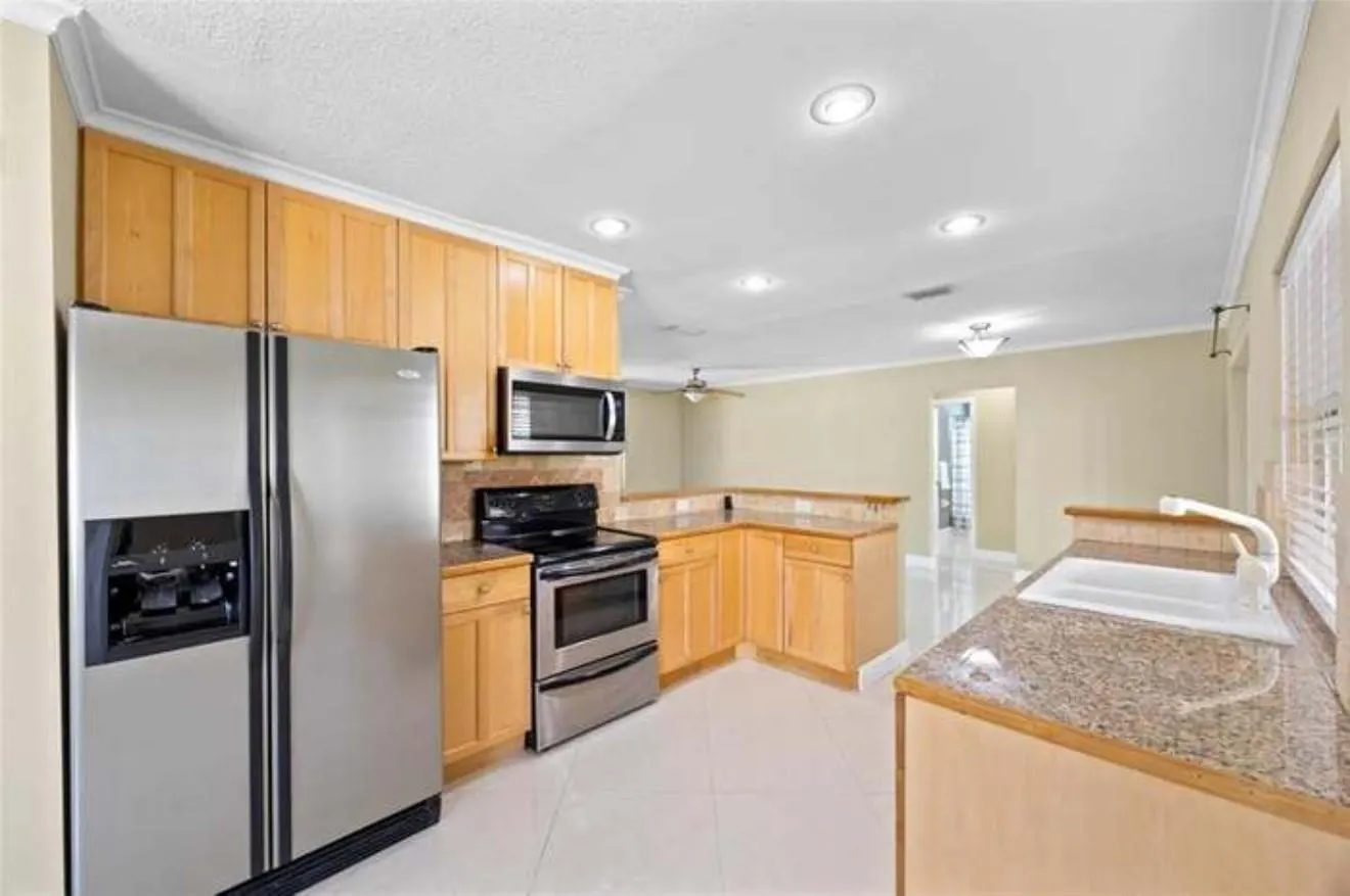 2025 NW 38th St