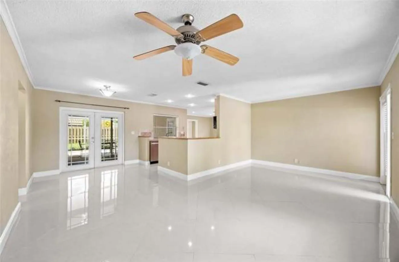 2025 NW 38th St