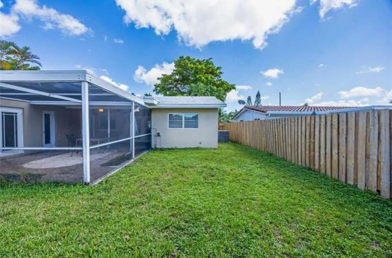 2025 NW 38th St