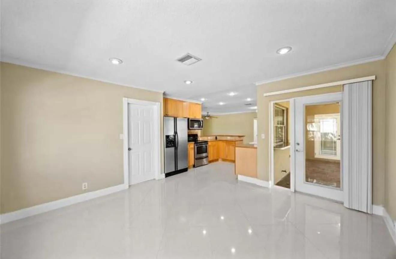 2025 NW 38th St