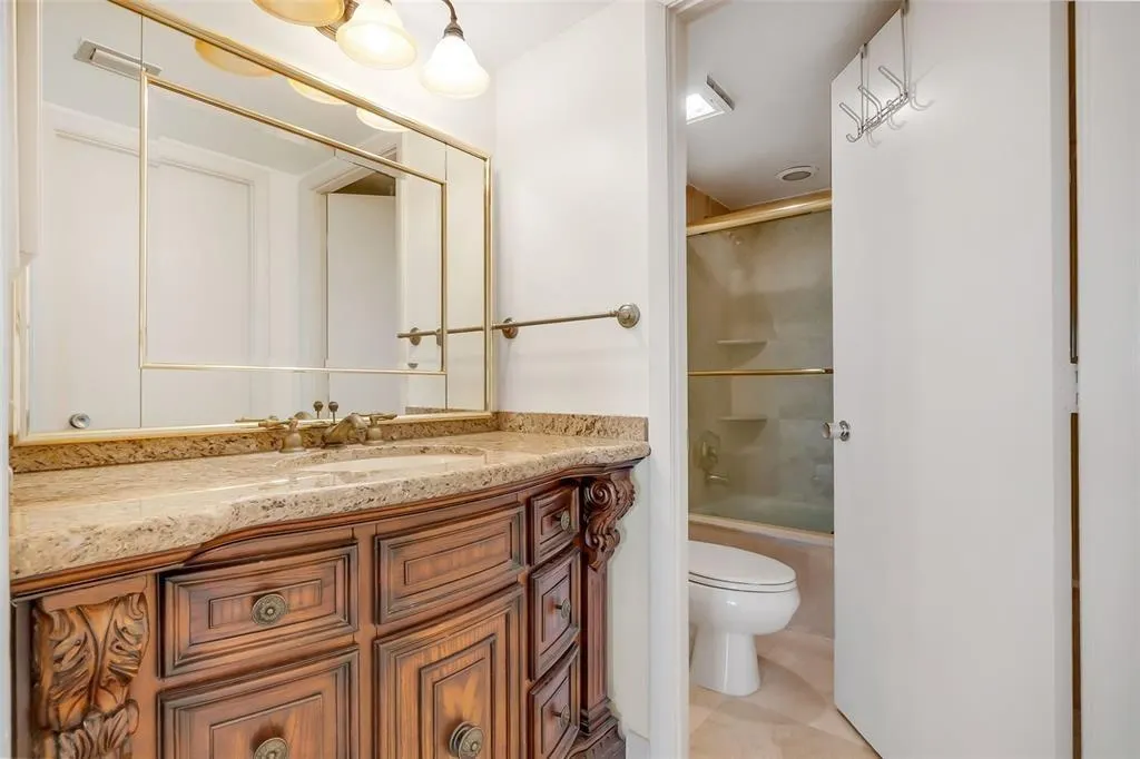 3200 N Port Royale DR N, #1012