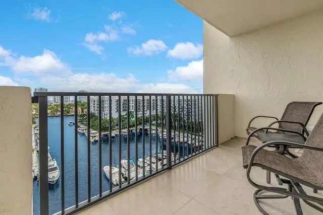 3200 N Port Royale DR N, #1012