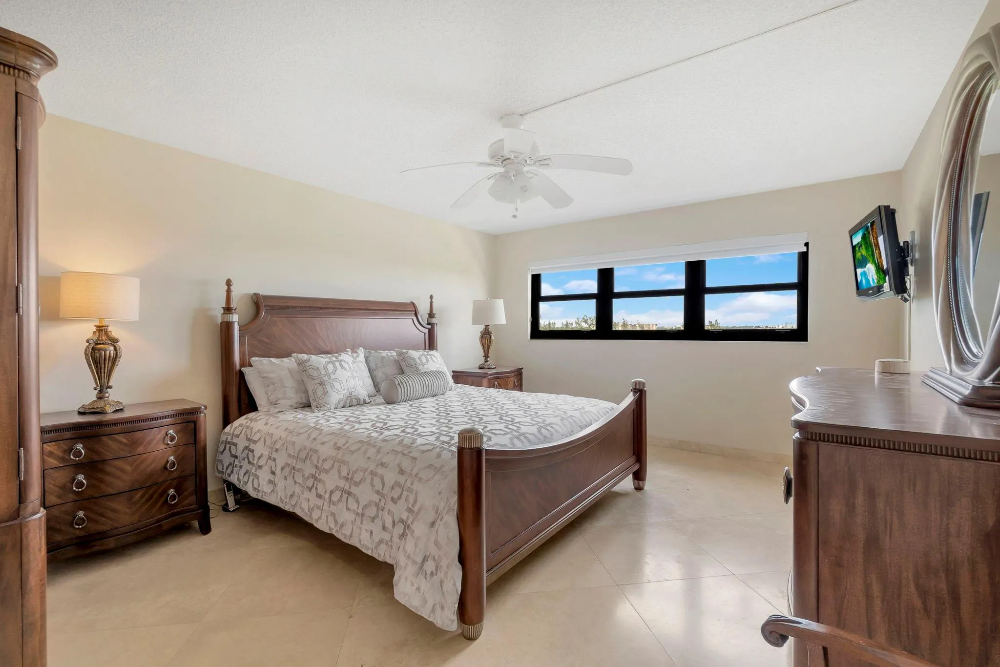 3200 N Port Royale DR N, #1012