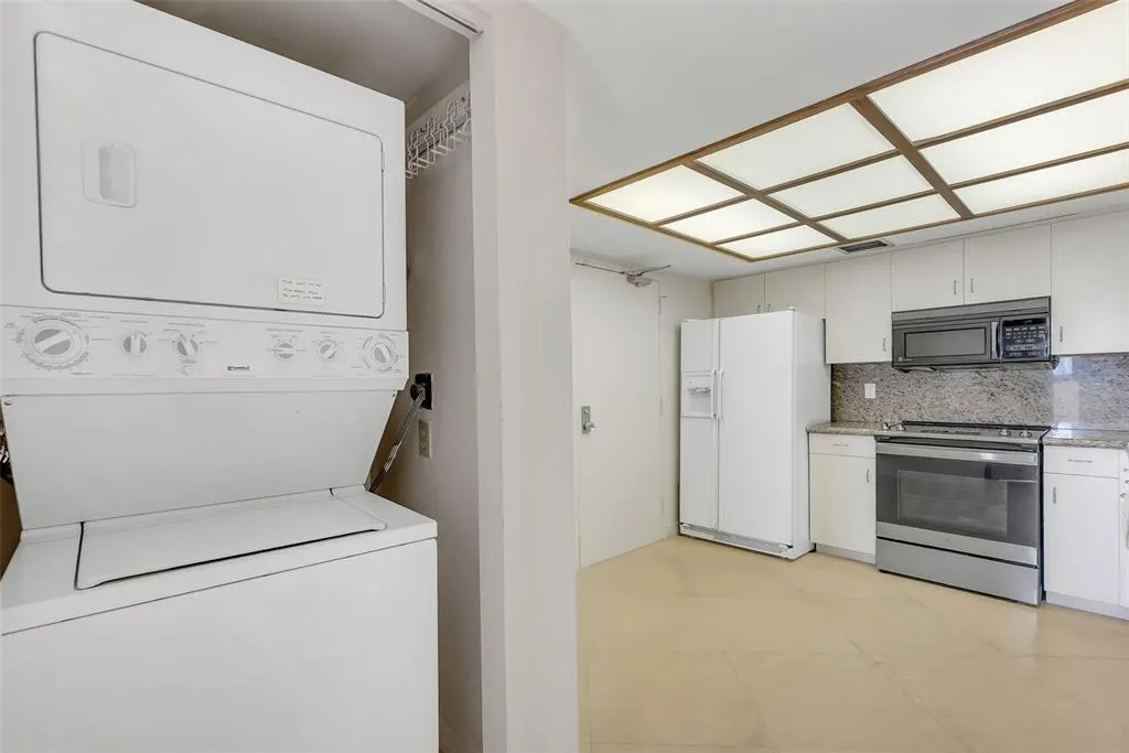 3200 N Port Royale DR N, #1012