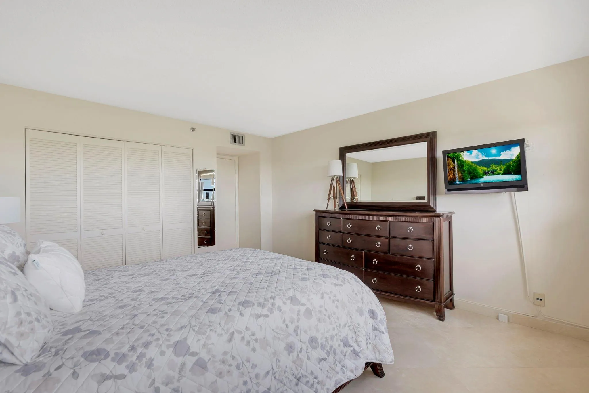 3200 N Port Royale DR N, #1012